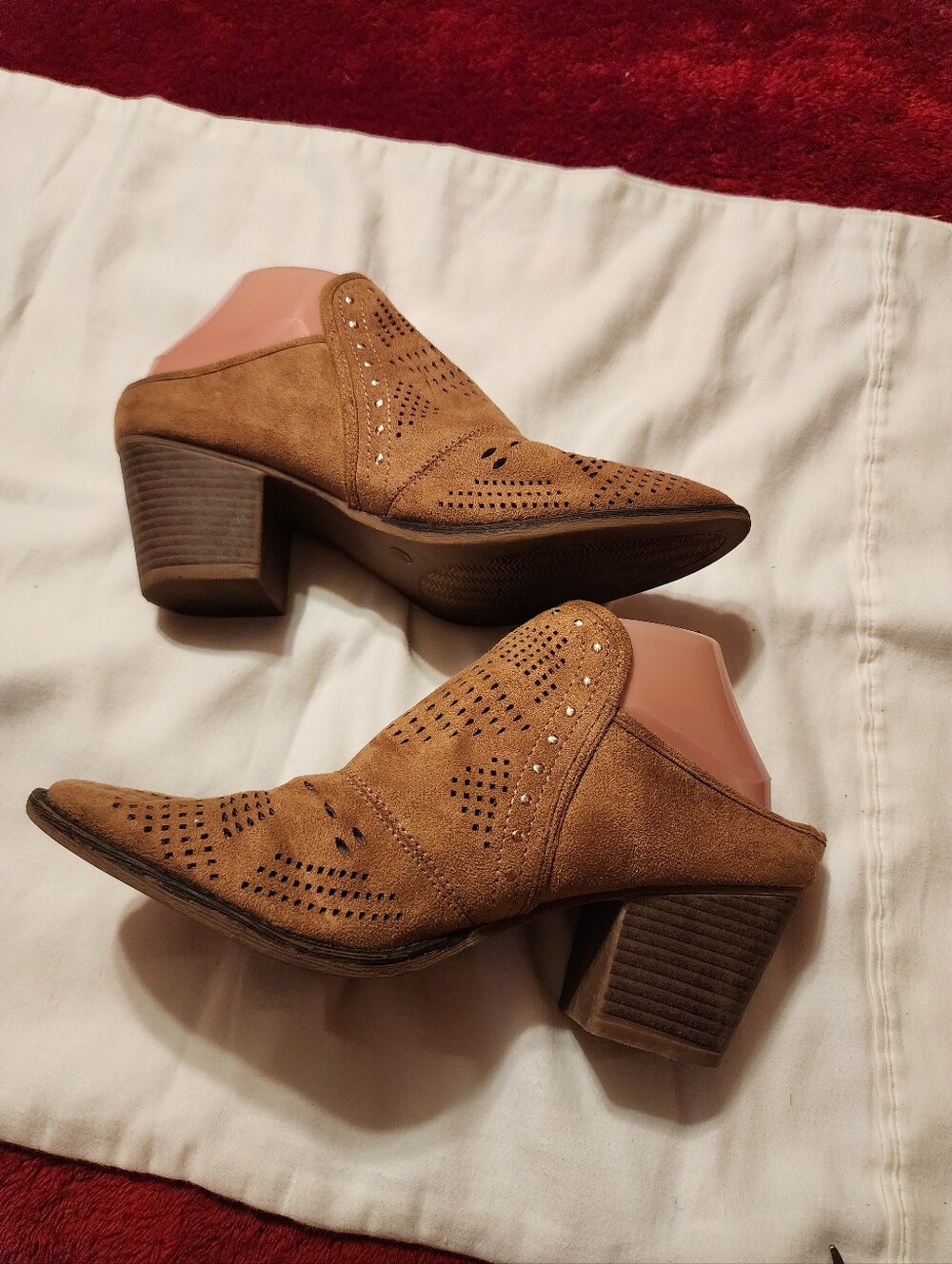 Maurice womens size 8.5 faux suede tan cutout mules - Picture 2 of 8